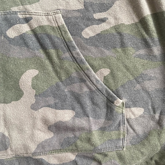 aerie Offline Camo Printed Oversized Hooded Poncho Sweater Fleece - Picture 4 of 8